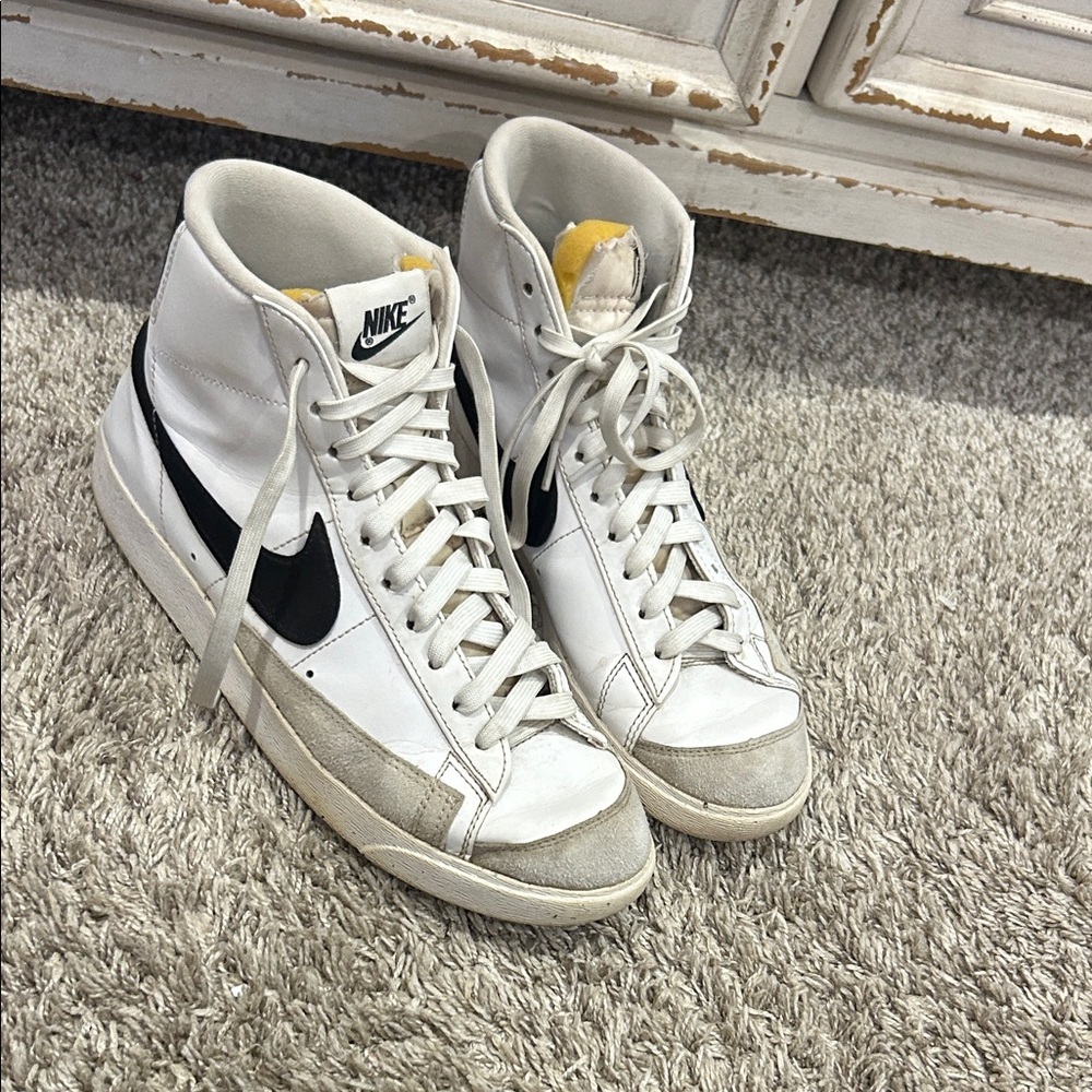 Nike White and Black High-Tops